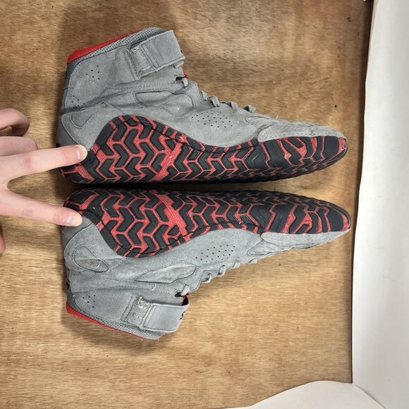 Athletic_Shoes